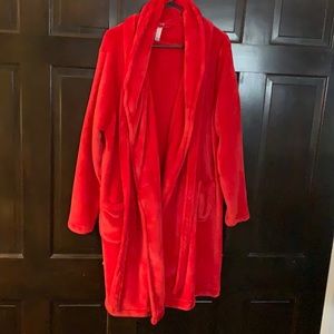 Short super soft NWOT robe size 22/24